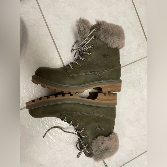 Lugz “Empire” water resistant boots with faux fur trim - Picture 8 of 9